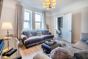 TV, fireplace - 4 Bed in Abersoch (oc-u28055) (Abersoch)