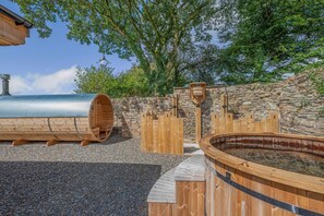مغطس سبا خارجي