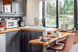 Microwave, oven, dishwasher, cookware/dishes/utensils - 1 Bed in Bodmin (oc-n28121) (Cardinham)