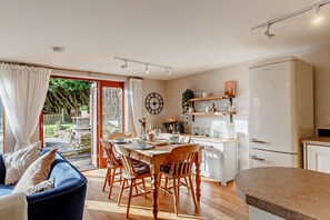Interior - 3 Bed in Polbathic (oc-h28169) (Deviock)