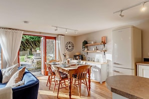 Interior - 3 Bed in Polbathic (oc-h28169) (Deviock)