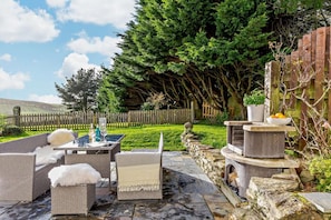 Outdoor dining - 3 Bed in Polbathic (oc-h28169) (Deviock)
