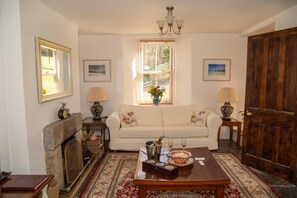 TV, fireplace - 2 Bed in St. Gennys (oc-s28164) (Crackington Haven)