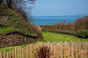 Property grounds - 2 Bed in St. Gennys (oc-s28164) (Crackington Haven)