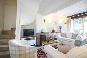 TV, fireplace - 2 Bed in St. Gennys (oc-f28163) (Crackington Haven)