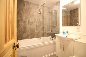 Towels - 2 Bed in St. Gennys (oc-f28163) (Crackington Haven)
