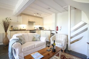 TV, fireplace - 2 Bed in St. Gennys (oc-f28163) (Crackington Haven)