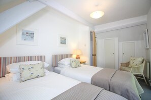 3 slaapkamers, een strijkplank/strijkijzer, reisbedje, gratis wifi