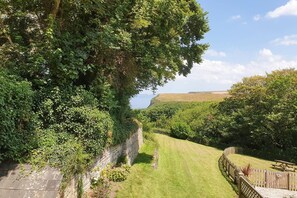 Property grounds - 3 Bed in St. Gennys (oc-l28162) (Crackington Haven)