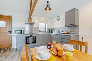 Dining - 1 Bed in Morwenstow (oc-r28167) (Woodford)