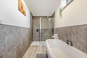 Towels - 1 Bed in Morwenstow (oc-j28166) (Woodford)