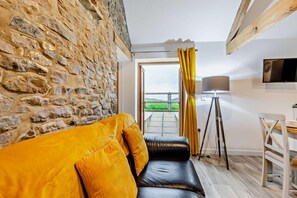 Living area - 1 Bed in Morwenstow (oc-j28166) (Woodford)
