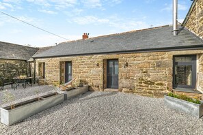Outdoor dining - 1 Bed in St. Breward (oc-g28206) (Saint Breward)