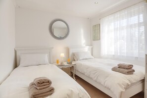 Iron/ironing board, free WiFi, bed sheets - 3 Bed in Abersoch (oc-t28231) (Abersoch)