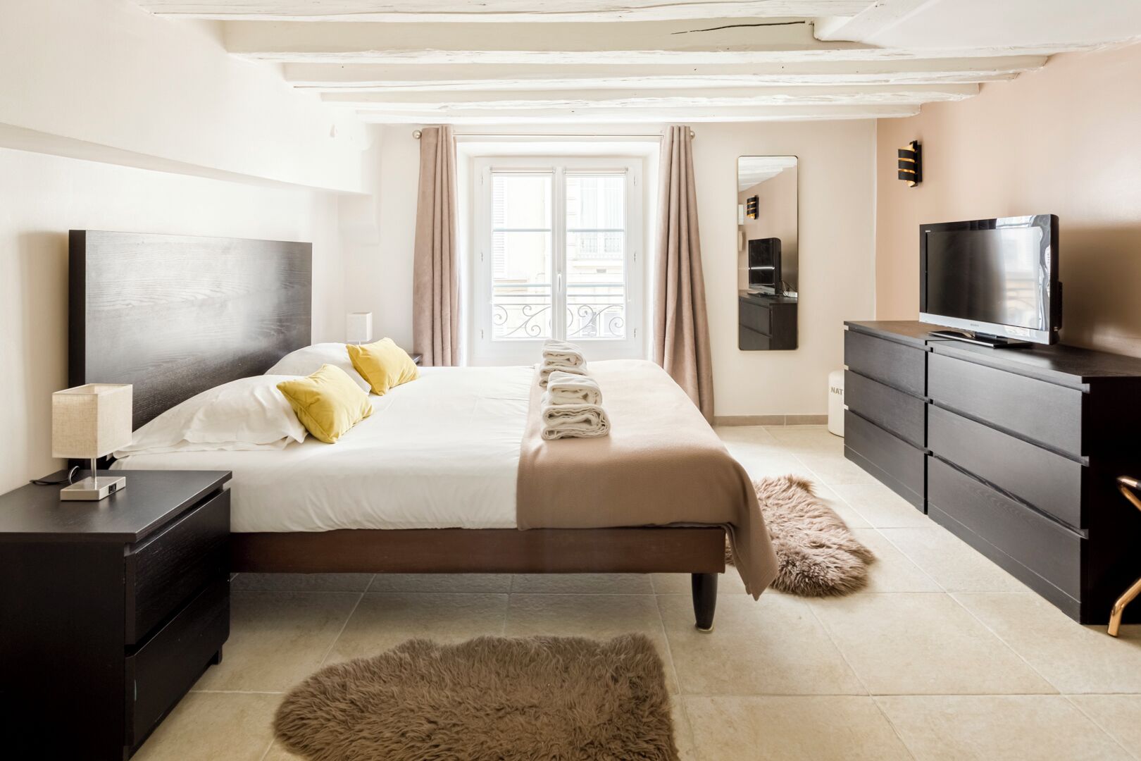 Fer et planche à repasser, accès Internet, draps fournis