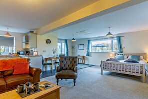 TV, fireplace - 1 Bed in Kilkhampton (oc-s28185) (Kilkhampton)