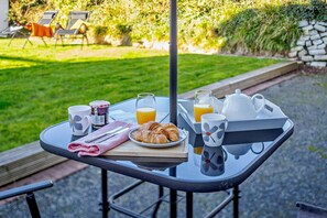 Outdoor dining - 1 Bed in Kilkhampton (oc-s28185) (Kilkhampton)