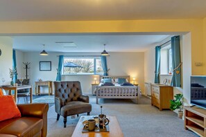 TV, fireplace - 1 Bed in Kilkhampton (oc-s28185) (Kilkhampton)
