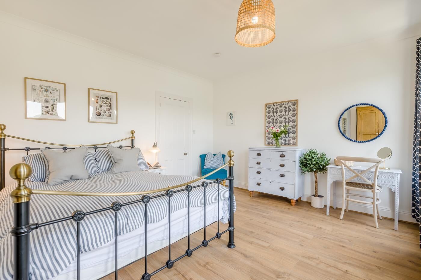 2 bedrooms, travel crib, WiFi (free), bed sheets