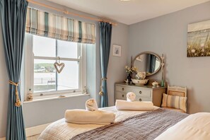 Free WiFi, bed sheets - 3 Bed in Appledore (oc-t28375) (Appledore)