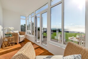TV, fireplace - 5 Bed in Downderry (oc-d28869) (Downderry)