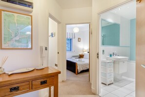 Iron/ironing board, free WiFi, bed sheets - 2 Bed in Fowey (oc-s25324) (Fowey)