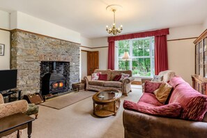 TV, fireplace - 3 Bed in Bideford (oc-g28880) (Bideford)