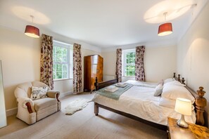 3 bedrooms, iron/ironing board, travel cot, free WiFi - 3 Bed in Bideford (oc-g28880) (Bideford)