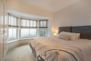 Free WiFi, bed sheets - 5 Bed in Mynytho (oc-c28916) (Mynytho)