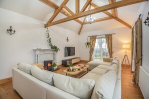TV - 5 Bed in Mynytho (oc-c28916) (Mynytho)