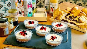 Petit déjeuner préparé sur commande (9.50 EUR par personne)