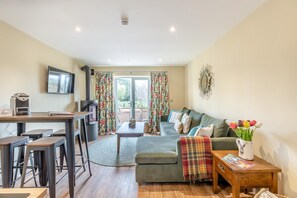 Living area - 2 Bed in Pershore (oc-t29050) (Pershore)