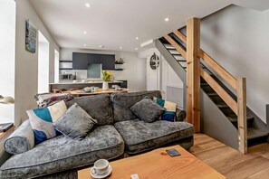TV, fireplace - 2 Bed in Aberaeron (oc-t29116) (Aberaeron)