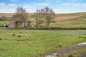 A rural landscape with a stone house, a stone wall, and a grassy field. - 2 Bed in Grisedale (oc-c29159) (Grisdale)