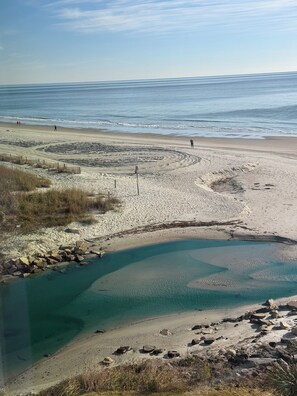 Sun-loungers, beach towels - Best, New, Luxurious Oceanfront Resort- Myrtle Beach, SC- 2 Bedroom, 2 Bathroom (Myrtle Beach)