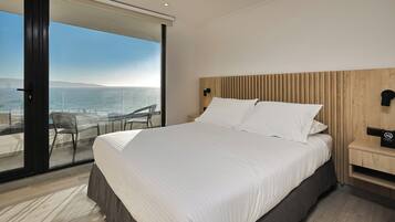 Habitación doble, balcón, vista al mar | Escritorio, espacio para trabajar con laptop y wifi gratis