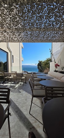 Desayuno continental gratuito y diario. Arka Hotel