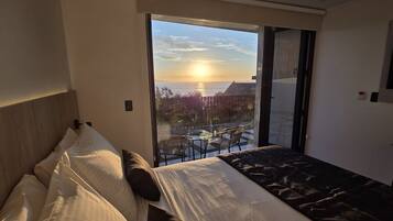 Habitación doble, vista al mar, en el área del jardín | Escritorio, espacio para trabajar con laptop y wifi gratis