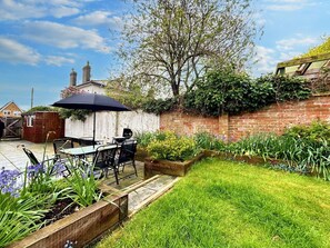 Outdoor dining - 4 Bed in Halesworth (oc-l29115) (Halesworth)
