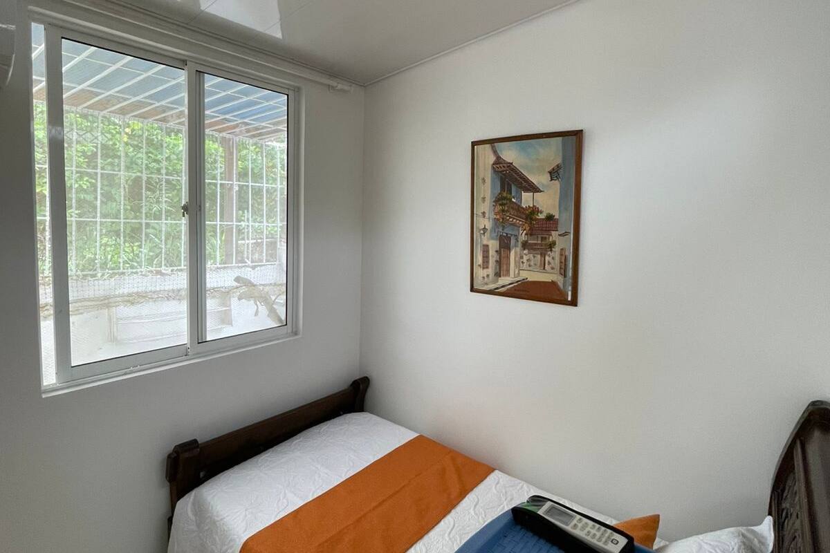 Basic-Einzelzimmer, Hügelblick