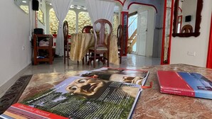 A room with a dining area, a large mirror, and a book on the floor. - Casa Turística Cartagena de Indias  (Cartagena)