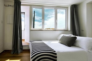 Desk, iron/ironing board - Alma Suites - Skyline Penthouse (Firenze)