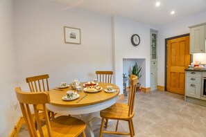 Dining - 2 Bed in Pencaenewydd (oc-t29187) (Pencaenewydd)