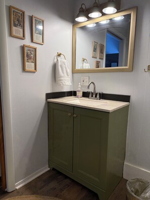 Unclassified image, 5 of 11, button