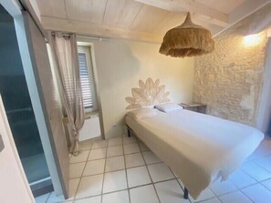 Iron/ironing board, WiFi - Charming house with pool, 10 min from La Rochelle (Dompierre-sur-Mer)