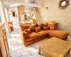 TV, fireplace - Charming house with pool, 10 min from La Rochelle (Dompierre-sur-Mer)