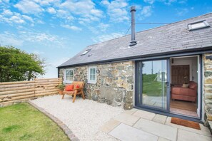 Terrace/patio - 1 Bed in Sarn (oc-y29230) (Botwnnog)