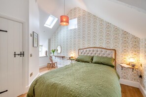 Bügeleisen/Bügelbrett, Reisekinderbett, kostenloses WLAN, Bettwäsche