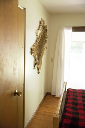 Bed sheets - 4-bedroom house in peaceful Harrison with cool AC breeze (Harrison)