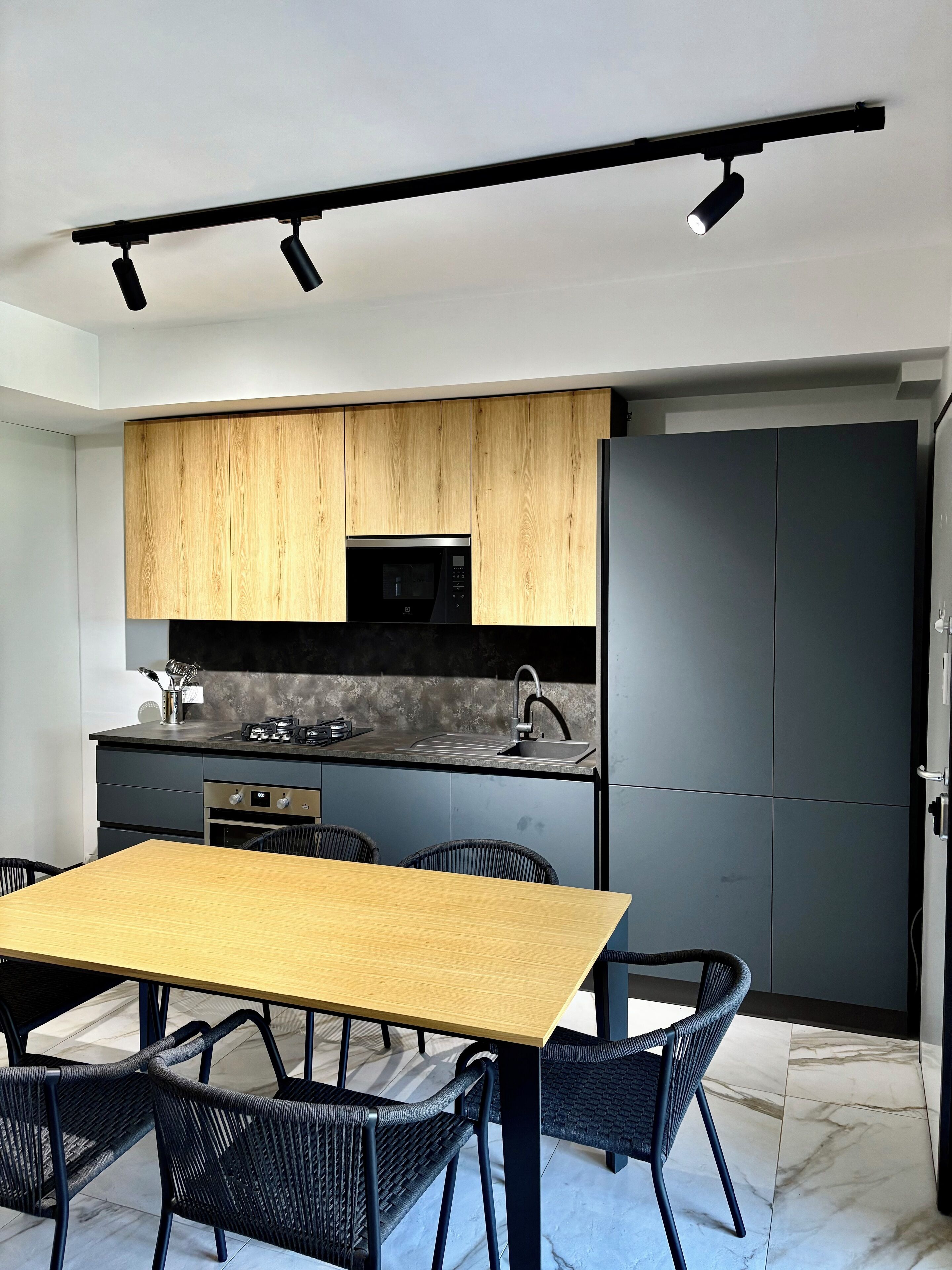 Premium Apartment, 2 Bedrooms, Patio | Private kitchen | Full-size fridge, microwave, oven, stovetop